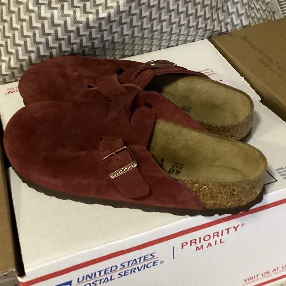 Like NEW! Birkenstock Burgundy Suede Mules Sz. 40 - Picture 2 of 8